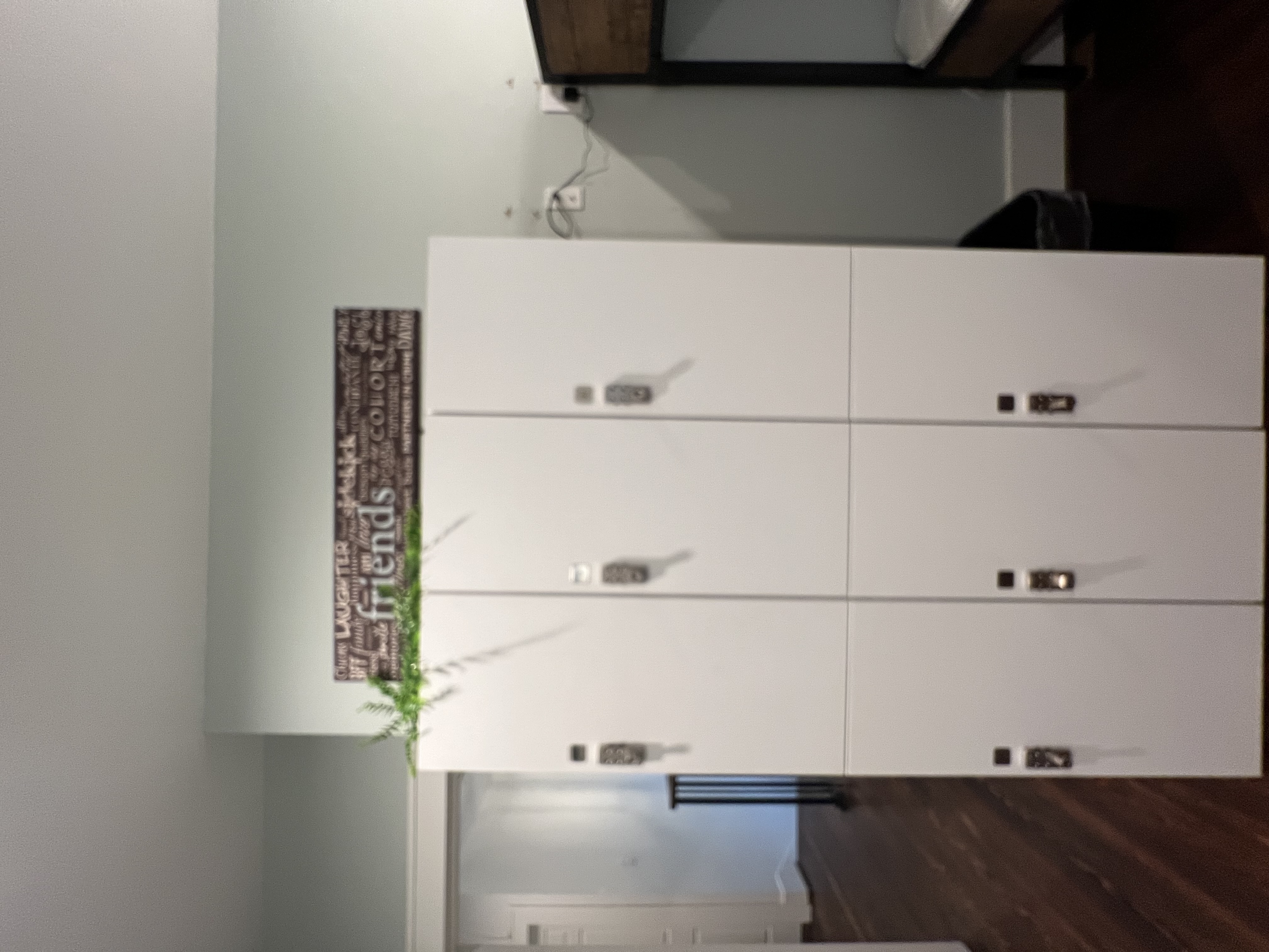 Mixed dorm 6-bed lockers